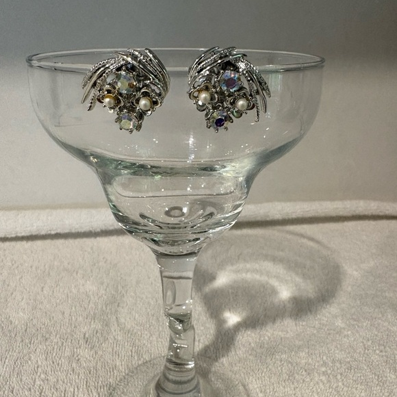 Vintage Aurora Borealis Rhinestone & Faux Pearl Clip-On Earrings - Picture 2 of 9